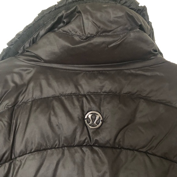 Lululemon puffer jacket with beautiful details - Picture 2 of 10